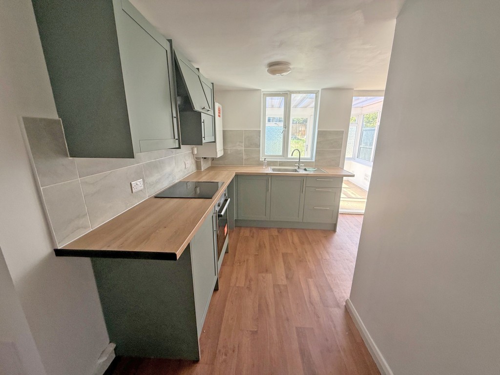Lot: 209 - HOUSE FOR IMPROVEMENT - kitchen area
